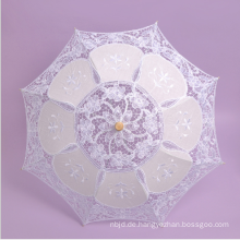 Weißer Satin und Spitze Hochzeits-Regenschirm mit hölzernem Gaunergriff-Sonnenschirmspitzenregenschirm